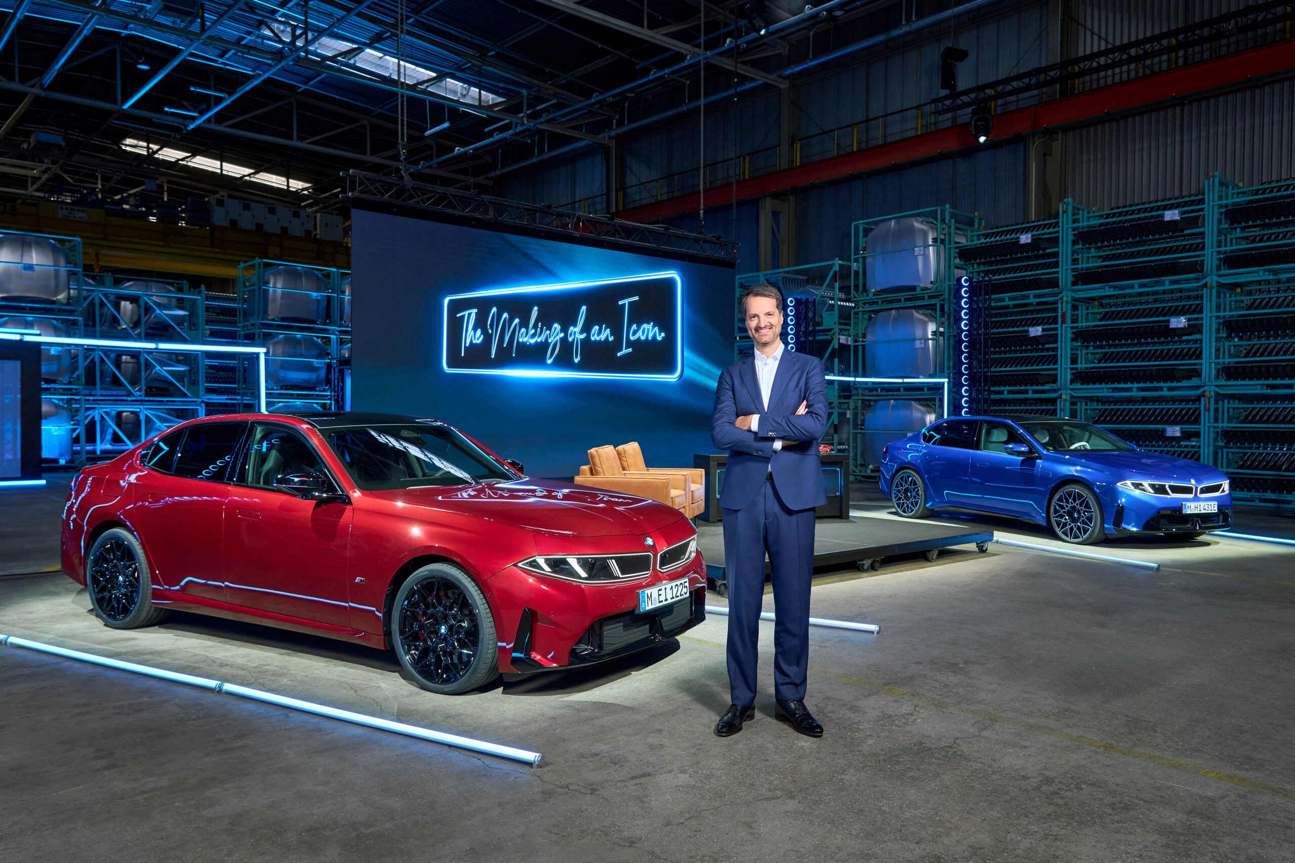 BMWの生産現場に立つレイモンド・ヴィットマン生産担当取締役