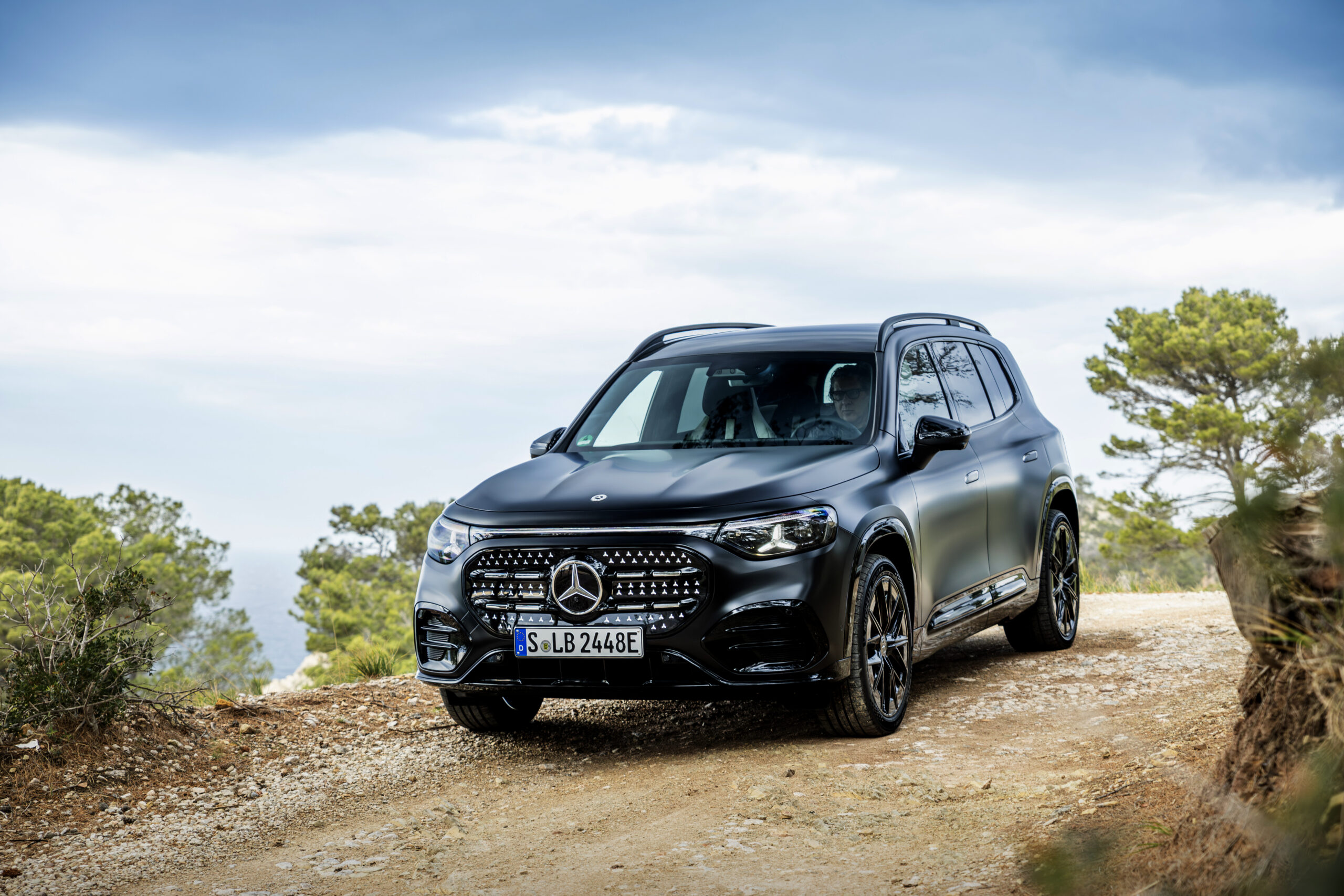 メルセデス・ベンツの電気SUV「GLB 350 4MATIC」