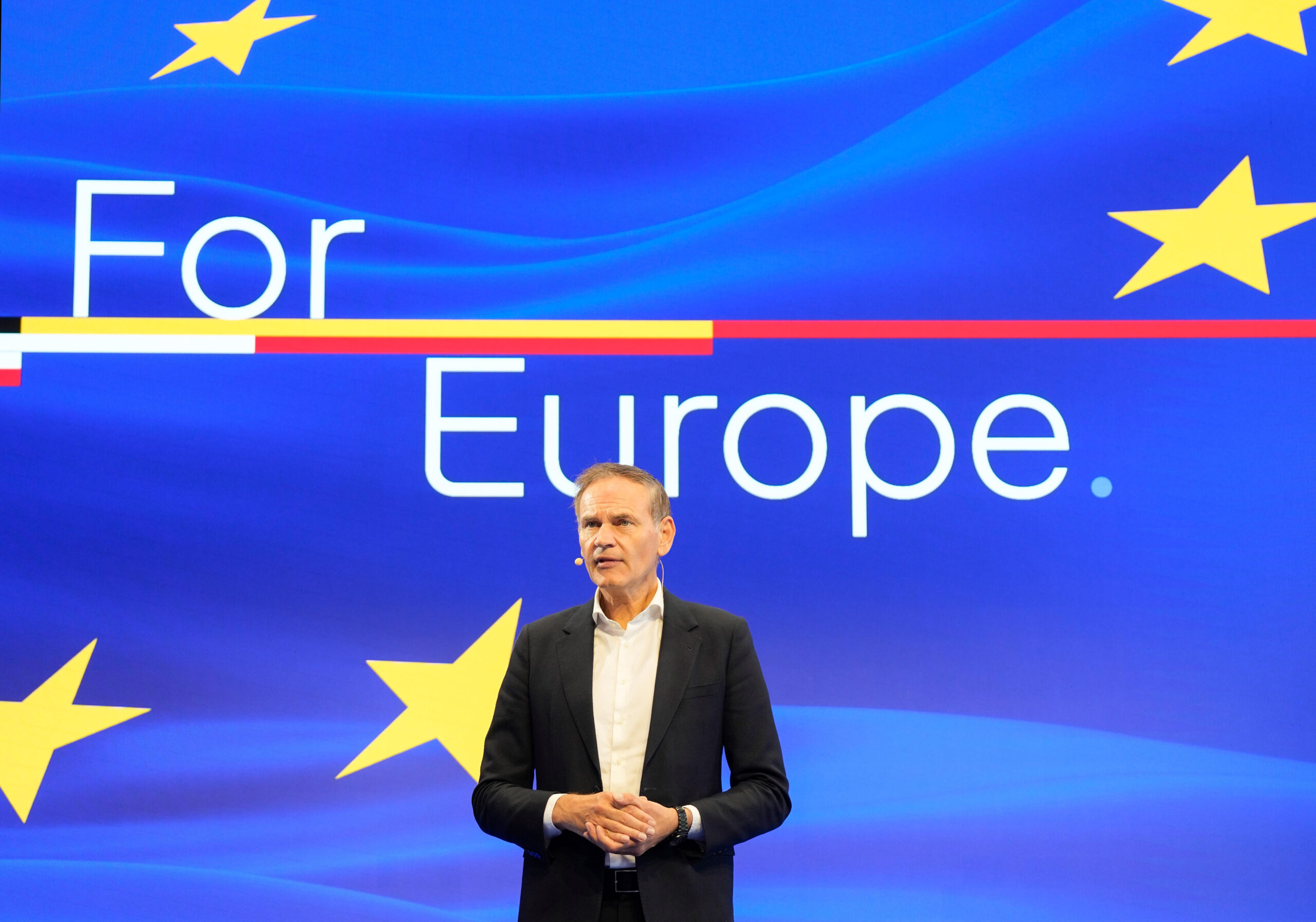 パリの「For Europe」イベントに登壇したVWグループのオリバー・ブルーメCEO
