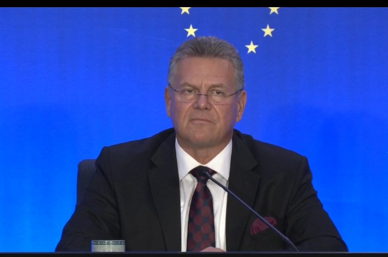 EU・中国貿易投資協議後に記者会見するシェフチョビチ欧州委員